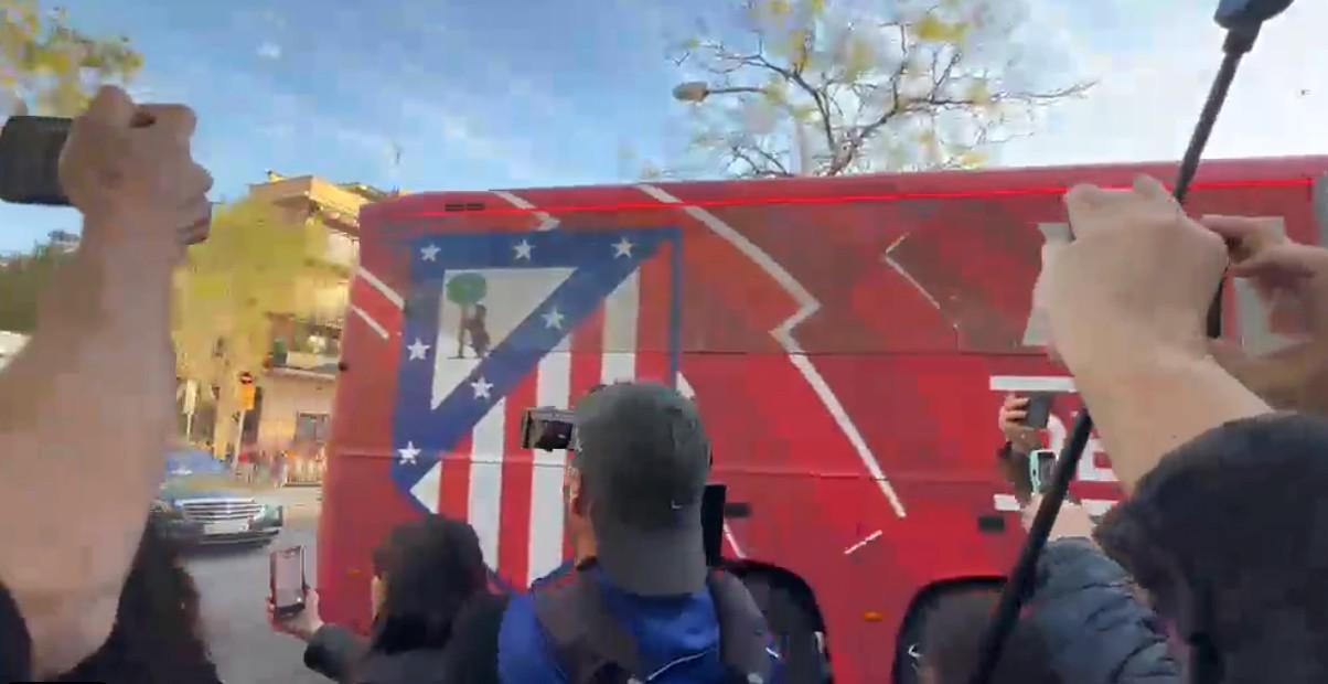 世界杯app下载-科贝:马竞大巴前往诺坎普的路上遭石块攻击,两扇车窗被砸碎